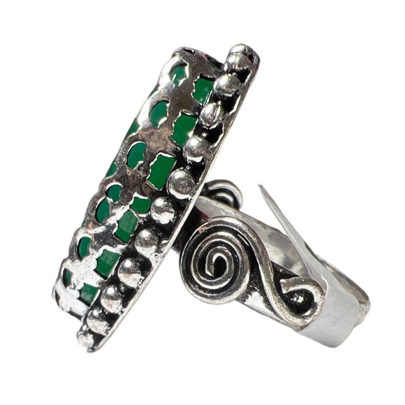 Green Chalcedony Ring Size 8 - Picture 4 of 4